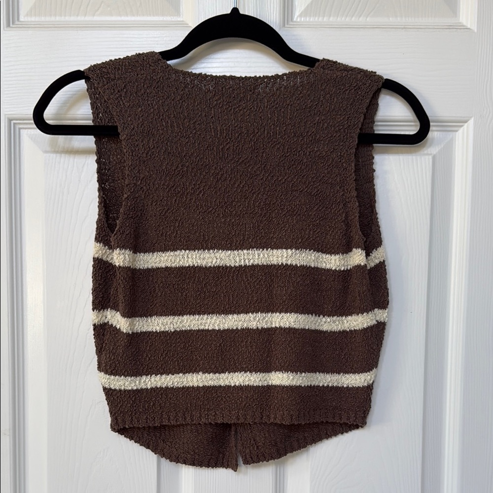 Line & Dot Prim Top - Picture 2 of 3